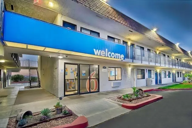 Motel 6 Palmdale, CA - Dış Mekan