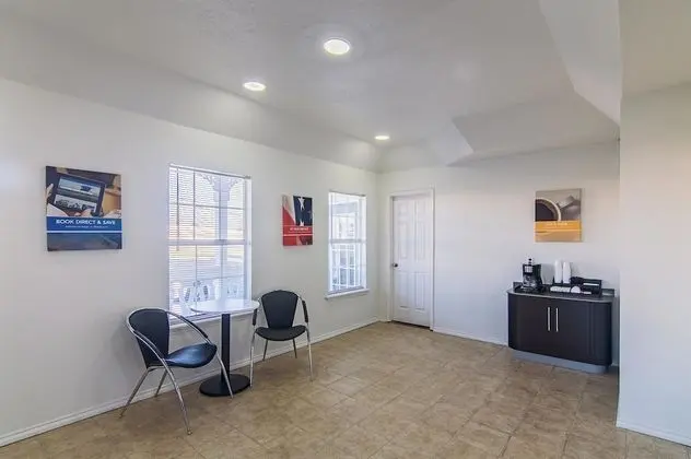 Motel 6 Paris, TX - Yerinde Yemek