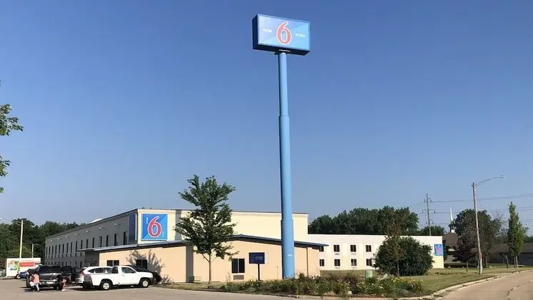 Motel 6 Peoria, IL