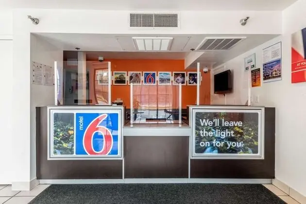 Motel 6 Petaluma, CA - Lobi