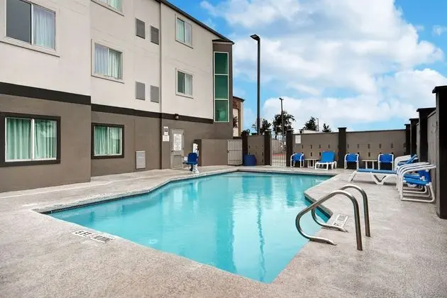 Motel 6 Pharr, TX - Havuz
