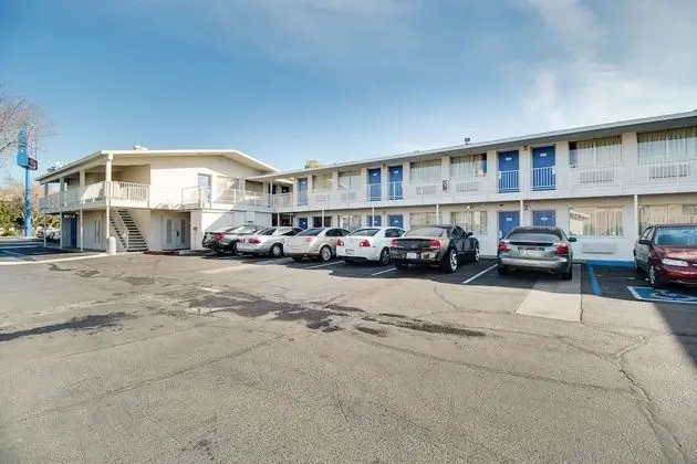 Motel 6 Phoenix East - Dış Mekan