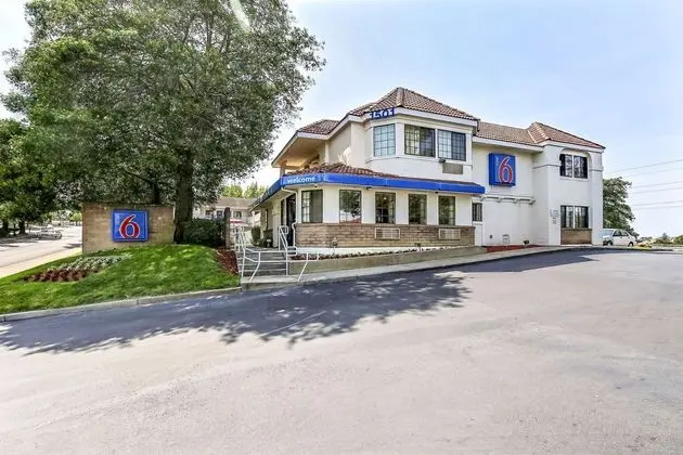 Motel 6 Pinole, CA - Dış Mekan