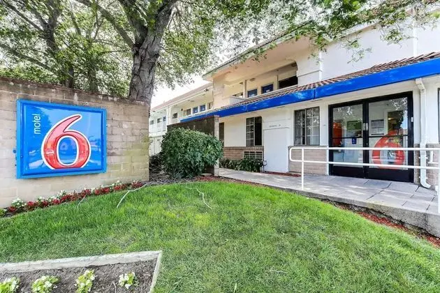 Motel 6 Pinole, CA - Öne Çıkan Resim