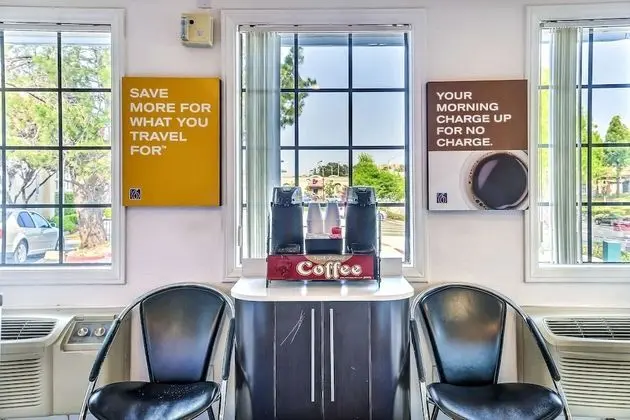 Motel 6 Pinole, CA - Yerinde Yemek