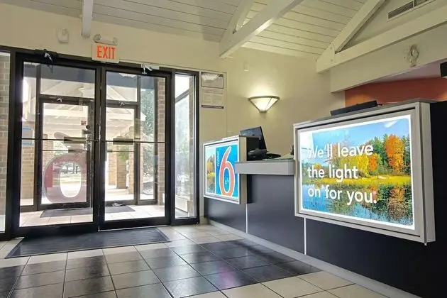 Motel 6 Piscataway, NJ - Lobi