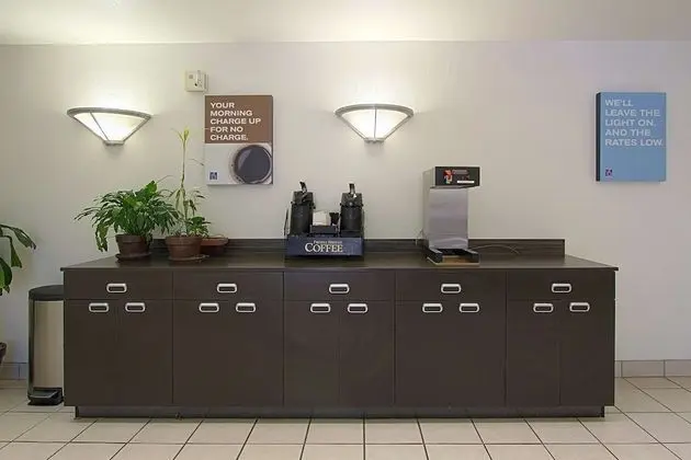 Motel 6 Piscataway, NJ - Yerinde Yemek