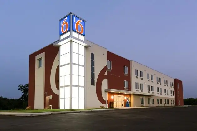 MOTEL 6 POPLAR BLUFF MO