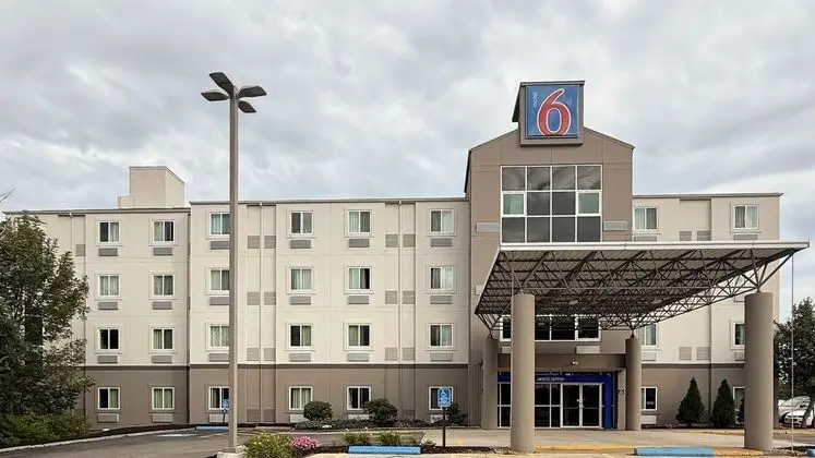 Motel 6 Portsmouth - Dış Mekan