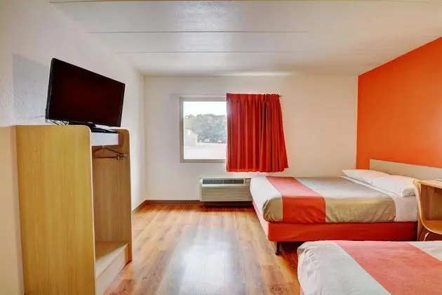 Motel 6 Providence East