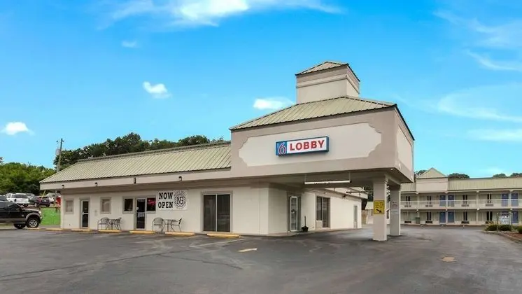 Motel 6 Pulaski, TN - Dış Mekan