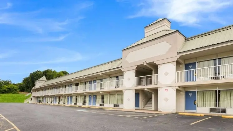 Motel 6 Pulaski, TN - Dış Mekan