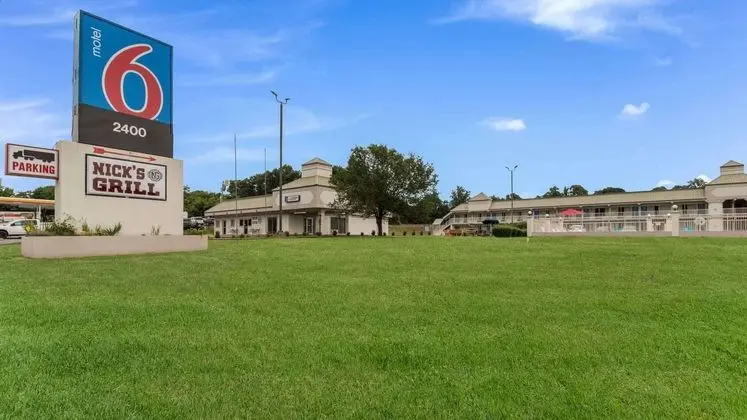 Motel 6 Pulaski, TN - Öne Çıkan Resim