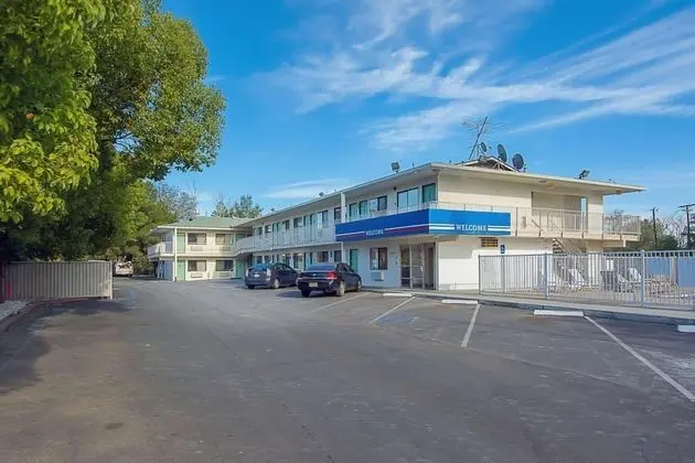 Motel 6 Red Bluff, CA - Dış Mekan