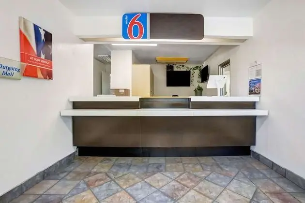 Motel 6 Red Bluff, CA - Lobi