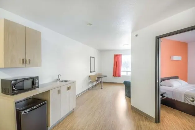 Motel 6 Regina, SK - Mutfak