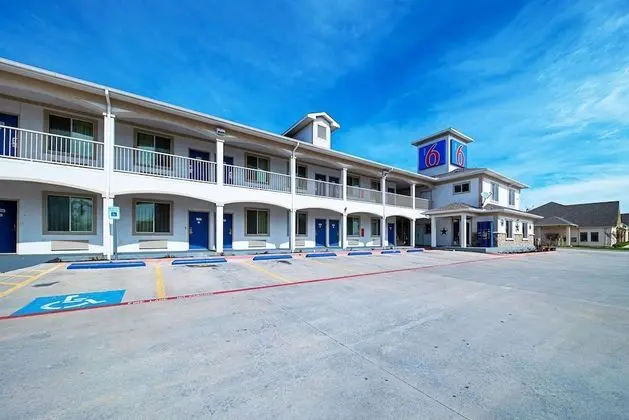 Motel 6 Rhome, TX - 1