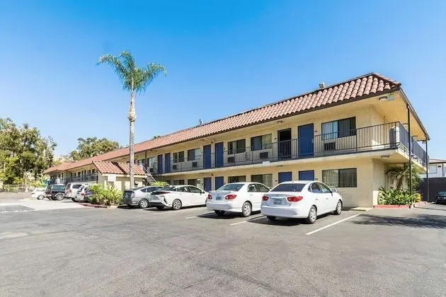 Motel 6 Riverside, CA - UCR East - Dış Mekan