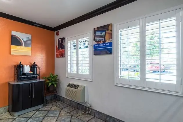 Motel 6 Riverside, CA - UCR East - Lobi