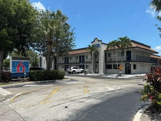 Motel 6 Riviera Beach, FL - Öne Çıkan Resim