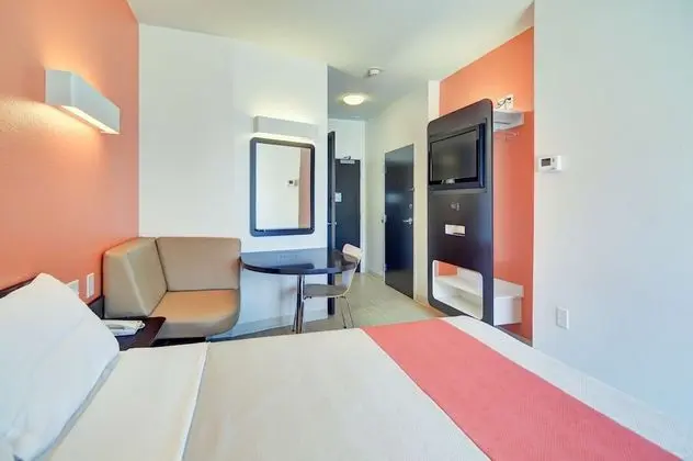 Motel 6 Roanoke, TX - Northlake - Speedway - Oda