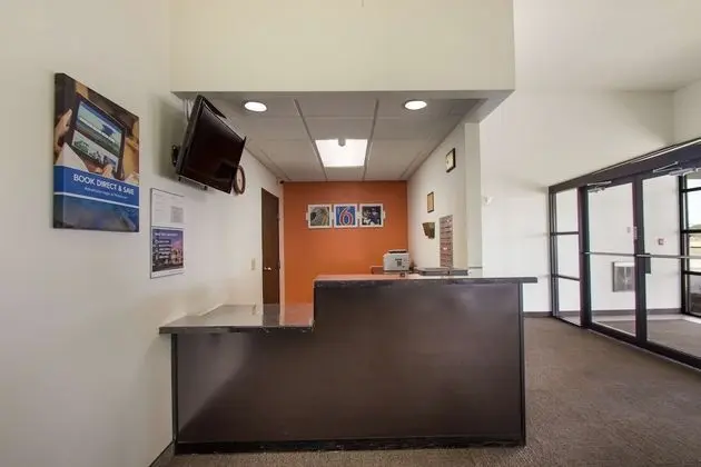 Motel 6 Rothschild, WI - Lobi