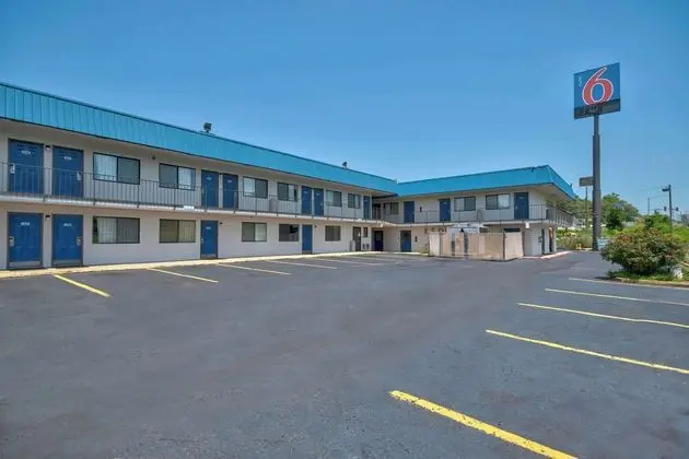 Motel 6 Russellville, AR - Dış Mekan
