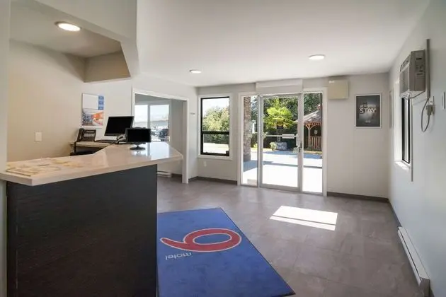 Motel 6 Saanichton, BC - Victoria Airport - Lobi