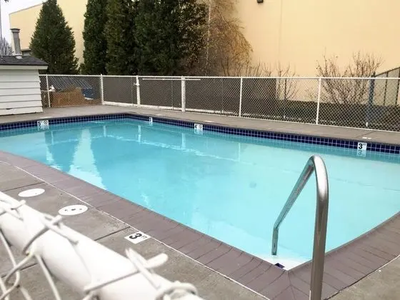 Motel 6 Salem, OR - Expo Center - Havuz