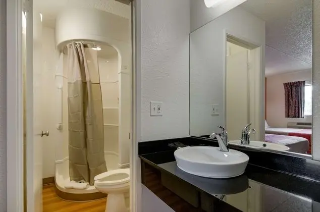 Motel 6 Salina, KS - Banyo Özellikleri