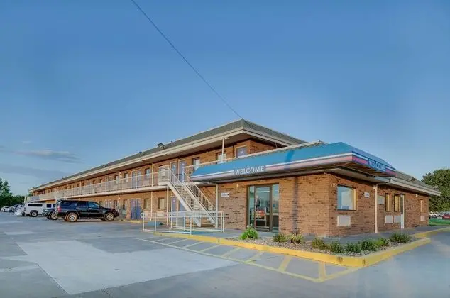 Motel 6 Salina, KS - Dış Mekan