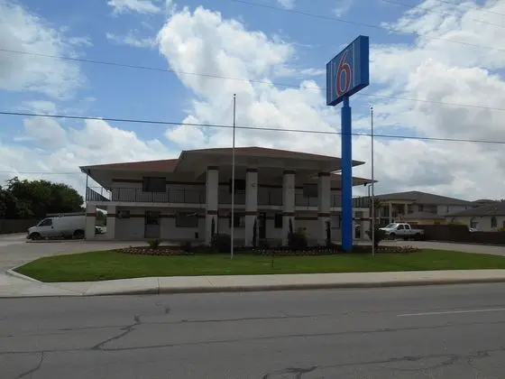 Motel 6 San Antonio - South WW White Road