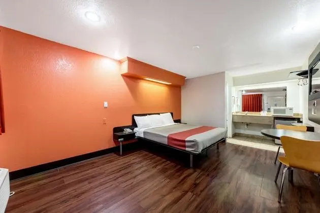 Motel 6 San Antonio-Splashtown