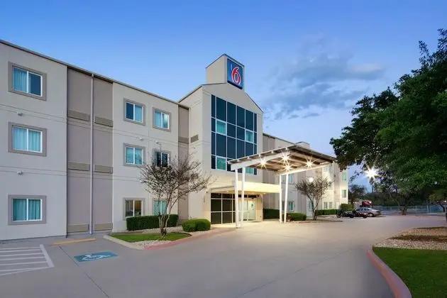 Motel 6 San Antonio, TX - Airport