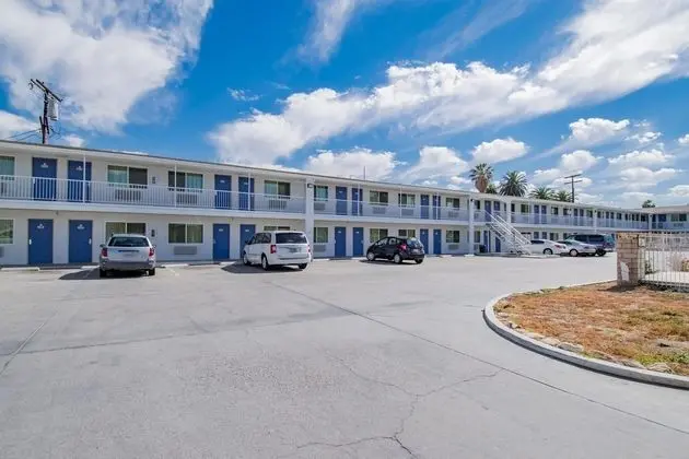 Motel 6 San Bernardino, CA - Downtown - Dış Mekan