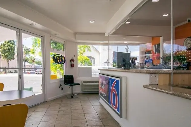 Motel 6 San Bernardino, CA - Downtown - Lobi