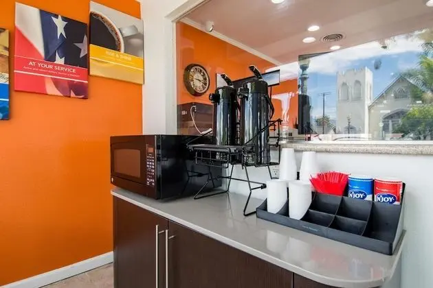Motel 6 San Bernardino, CA - Downtown - Yerinde Yemek