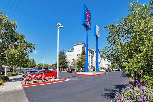 Motel 6 San Francisco Belmont - Dış Mekan