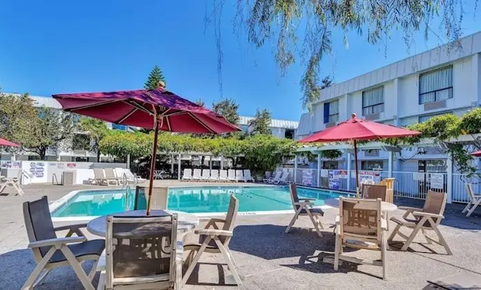 Motel 6 San Francisco Belmont - Havuz