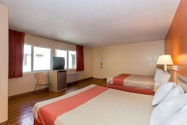 Motel 6 San Francisco, CA - Oda
