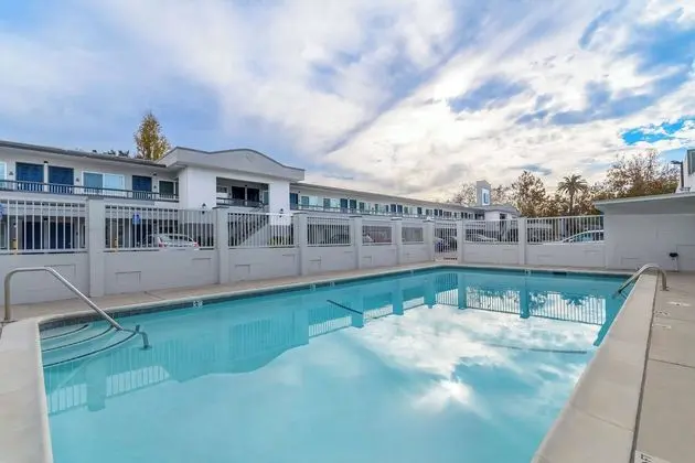 Motel 6 San Jose, CA - Convention Center - Havuz
