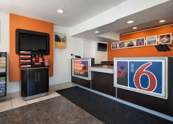 Motel 6 San Luis Obispo, CA - South - Lobi