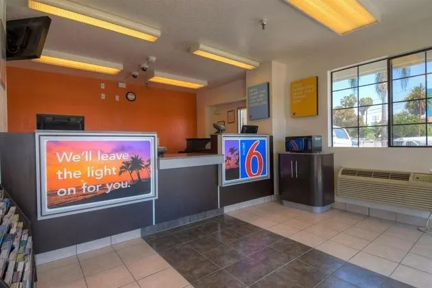 Motel 6 Santa Ana - Lobi