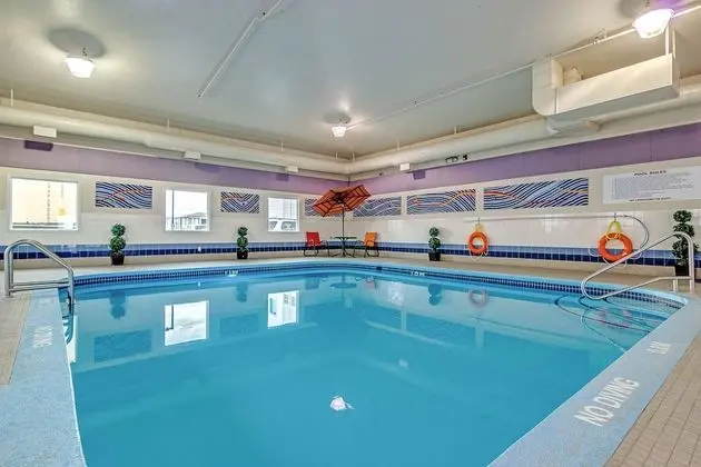 Motel 6 Saskatoon, SK - Havuz