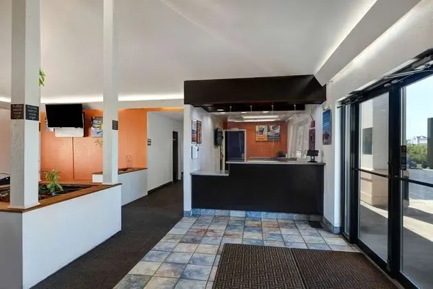 Motel 6 Shepherdsville, KY - Lobi
