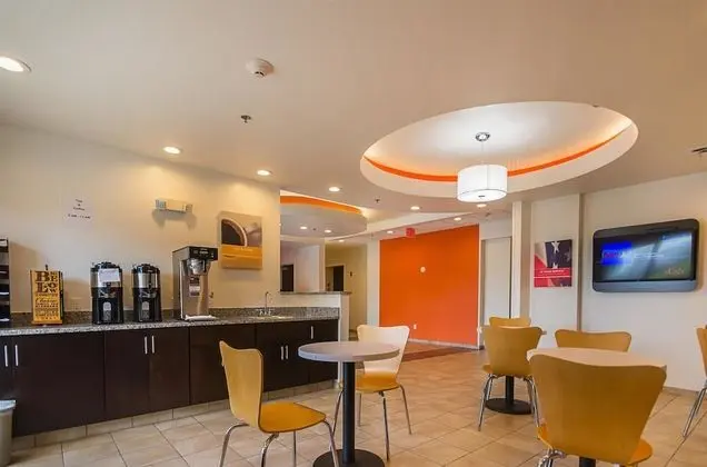 Motel 6 South Bend, IN - Mishawaka - Lobi