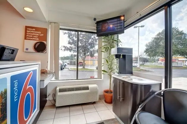 Motel 6 Southington, CT - Hartford - Lobi