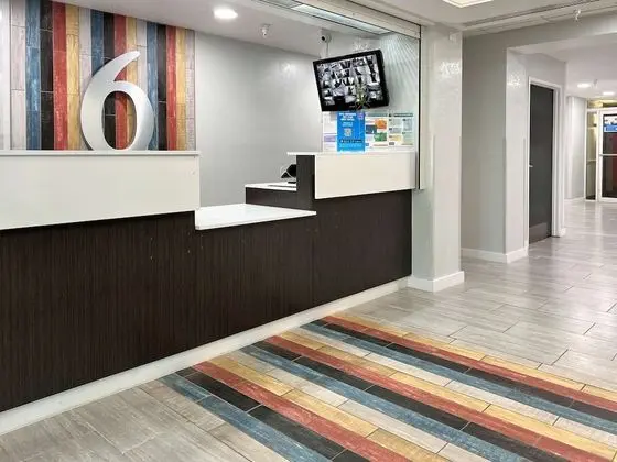 Motel 6 Springfield, IL - Lobi