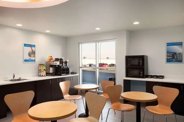 Motel 6 Swift Current, SK - Yerinde Yemek