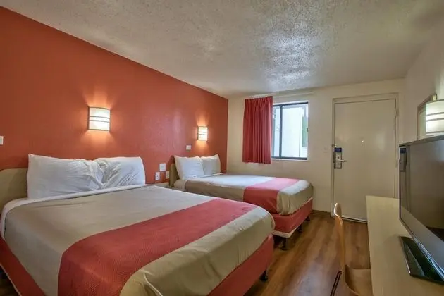 Motel 6 Tallahassee, FL - Oda